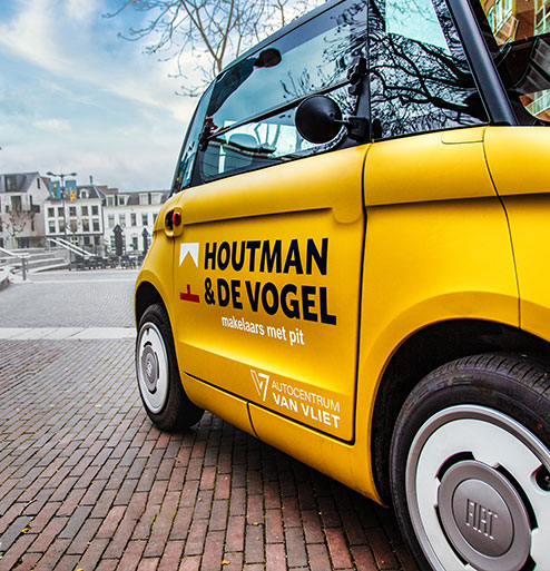 auto in de stad van Alphen